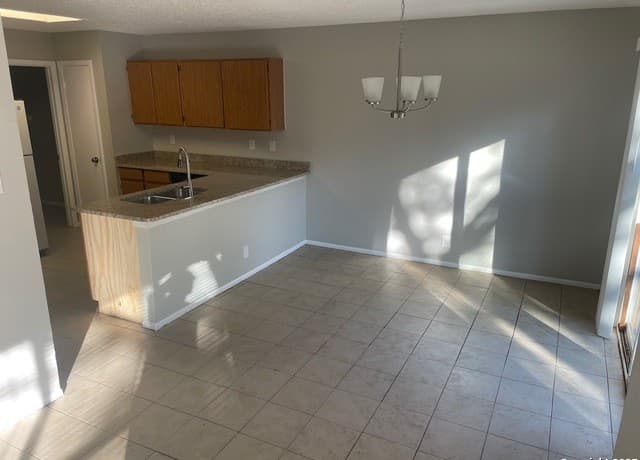 802 Meadow Dale — photo 4