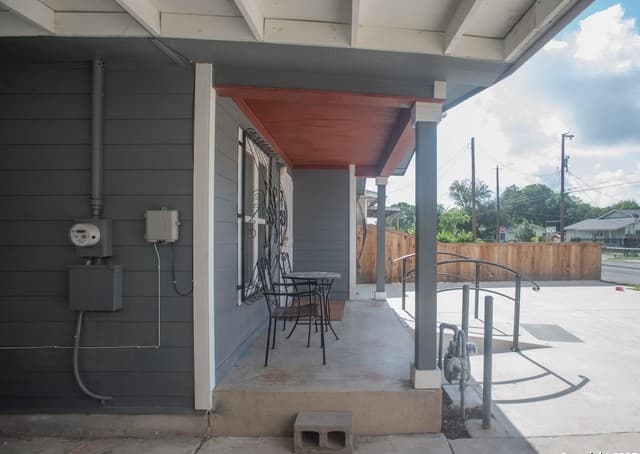 611 Brunswick — photo 2