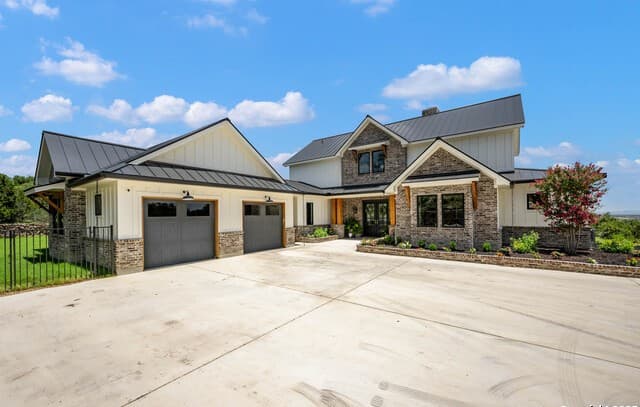3-bedroom rental at 324 Ridge Pt in Spring Branch TX