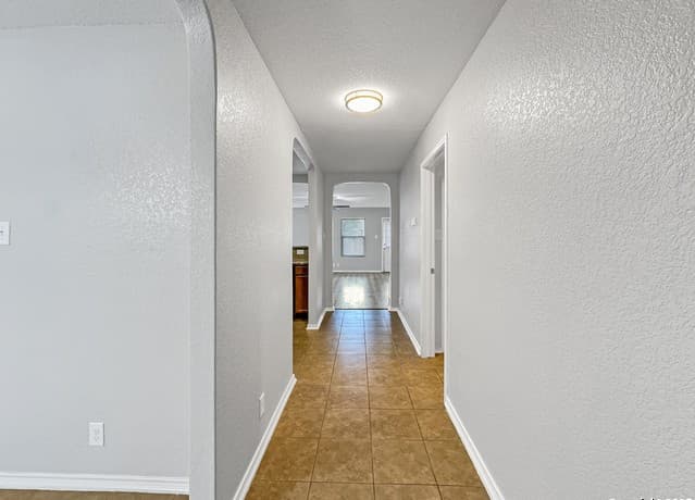 1826 Strawhouse — photo 4