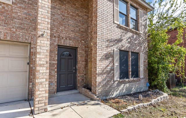 8423 Parry — photo 3