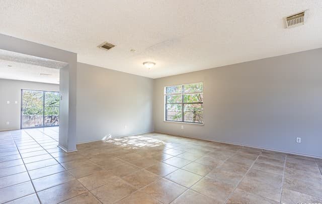 8423 Parry — photo 4