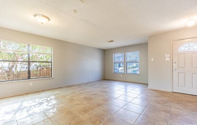 8423 Parry — photo 5