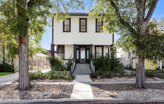 120 E Magnolia Unit 202 — photo 1