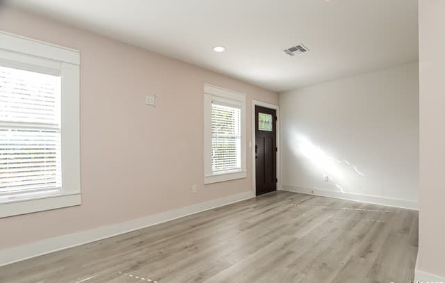 120 E Magnolia Unit 202 — photo 2