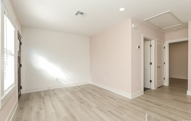 120 E Magnolia Unit 202 — photo 3