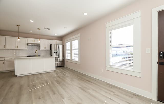 120 E Magnolia Unit 202 — photo 4