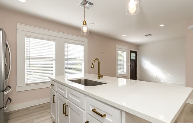 120 E Magnolia Unit 202 — photo 5