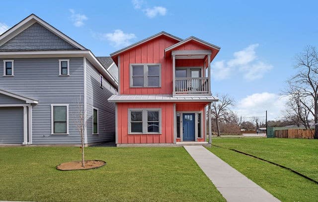 1910 E Houston St - BLDG.4 — photo 2