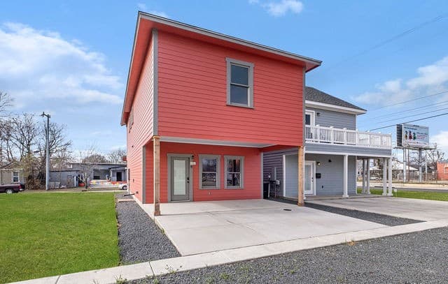 1910 E Houston St - BLDG.4 — photo 4