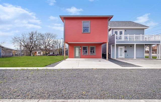 1910 E Houston St - BLDG.4 — photo 5