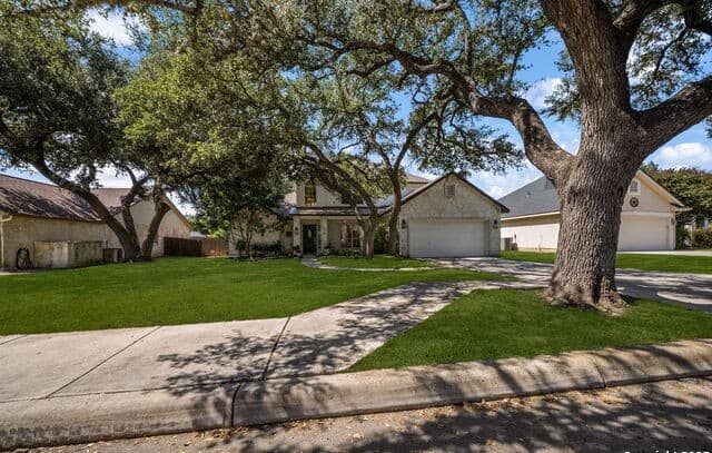 210 English Oaks — photo 2