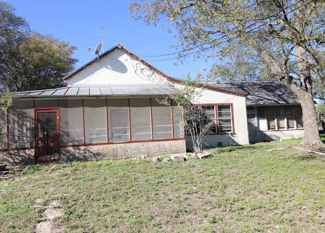 8811 Fm 471 — photo 5