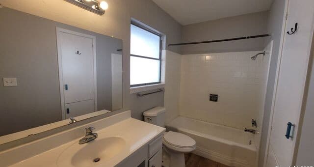 2-bedroom rental at 122 San Angelo in San Antonio, TX — photo 5
