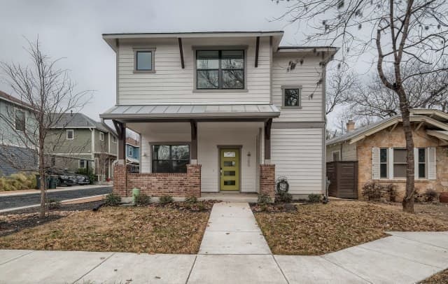 425 E Mistletoe Ave. Unit 200