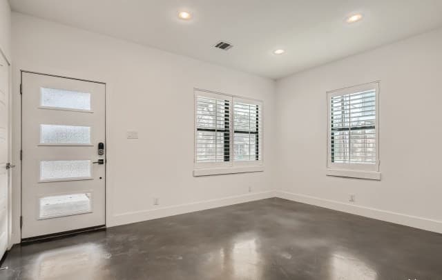 425 E Mistletoe Ave. Unit 200 — photo 3