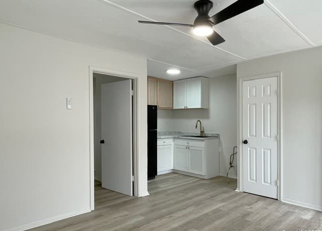 1-bedroom rental at 347 Ware Unit 19 in San Antonio, TX — photo 4