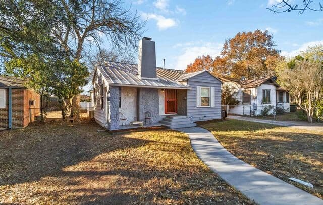 410 S Park Blvd — photo 3