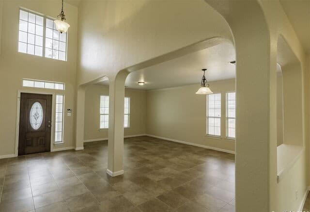 915 Classen Pass — photo 5