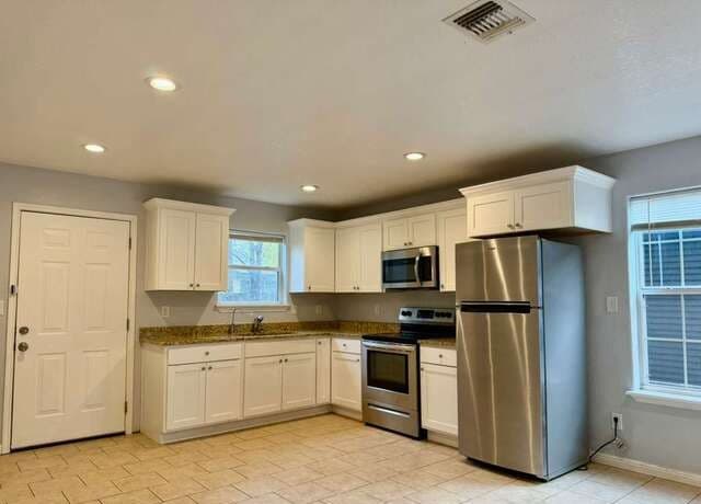 3107 W Travis Unit 1 — photo 2