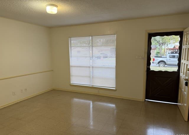 7110 Hickory Grove — photo 3