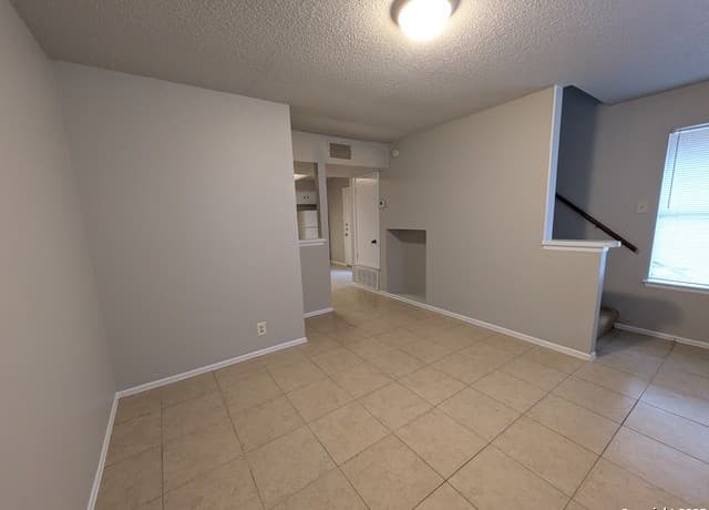 330 W Byrd Unit 2 — photo 1