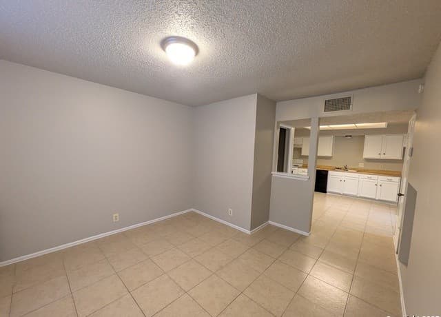 330 W Byrd Unit 2 — photo 2