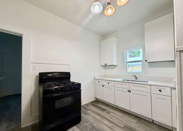 224 Lowell — photo 4