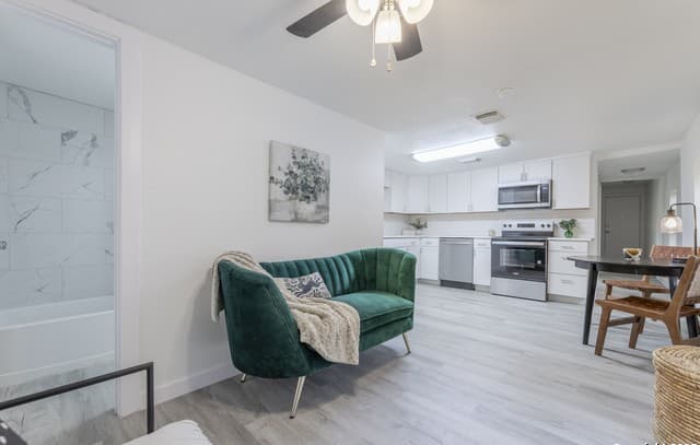 125 Forrest Ave — photo 2