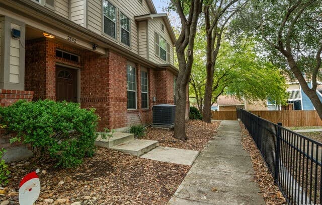 2642 Grayson Way — photo 2