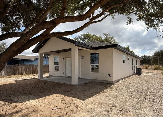 3274 N Ih 35 Unit 1 — photo 1