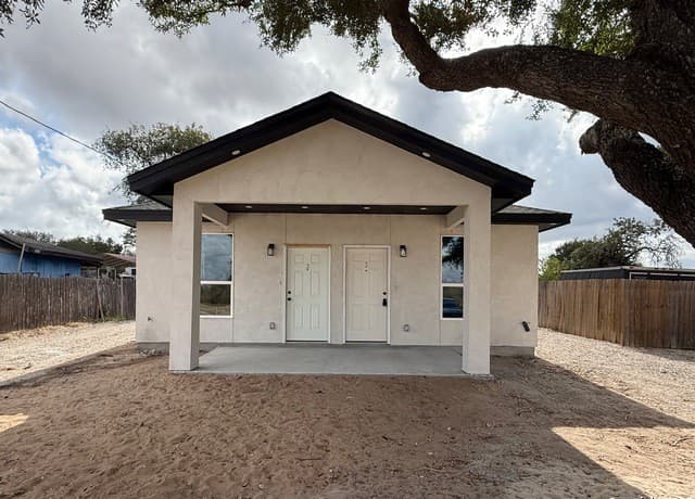 3274 N Ih 35 Unit 1 — photo 2