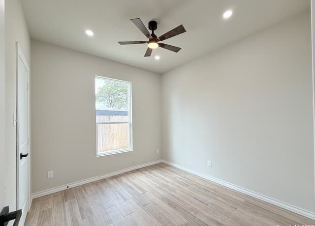 3274 N Ih 35 Unit 1 — photo 3