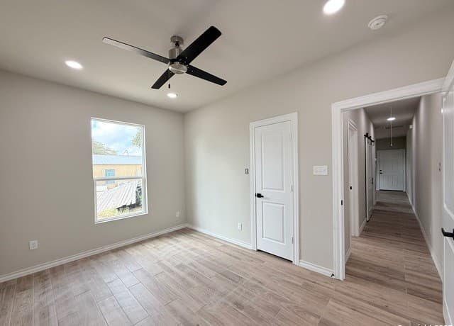 3274 N Ih 35 Unit 1 — photo 4