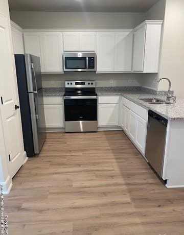 2415 Lynwood Unit 102 — photo 3