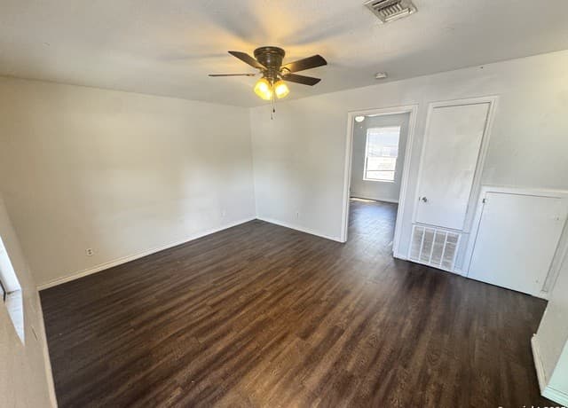 830 W Hutchins Unit 3 — photo 1