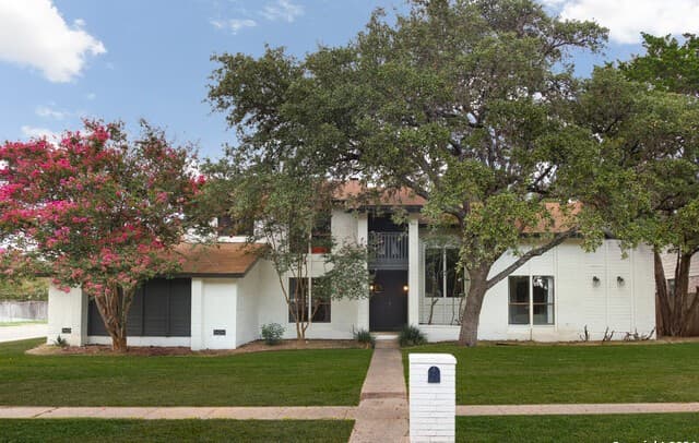 4423 Black Walnut Woods