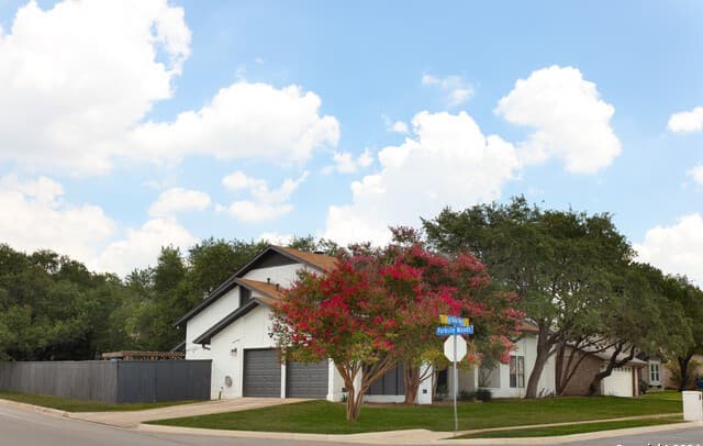 4423 Black Walnut Woods — photo 3