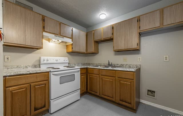 1634 W Woodlawn Unit 6 — photo 4