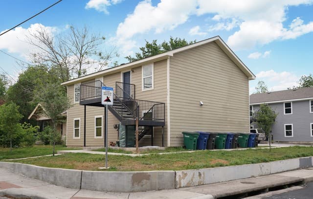 302 Cooper St Unit 201 — photo 2