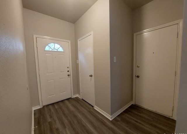7814 Kingsbury Wood Unit 1 — photo 2