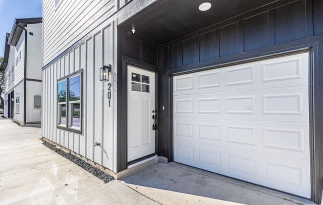 327 Bee Unit 201 — photo 3