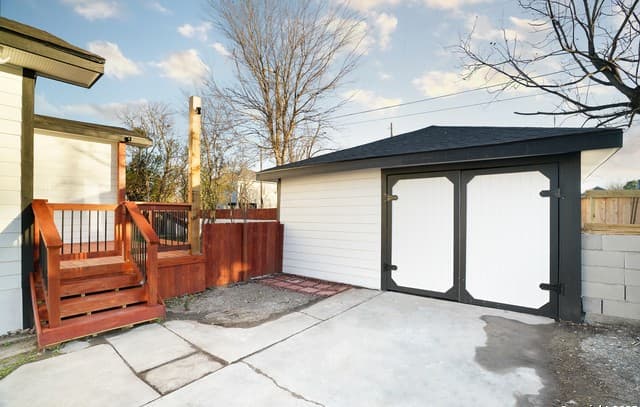 1222 Hays — photo 3