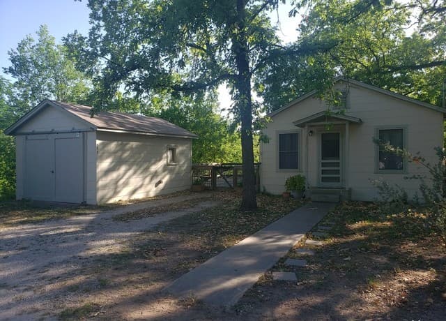 111 N Brackenridge — photo 2