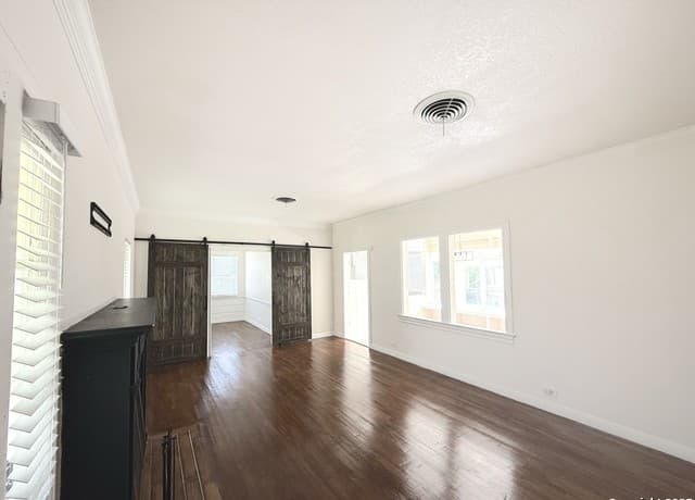 1214 Sutton — photo 4