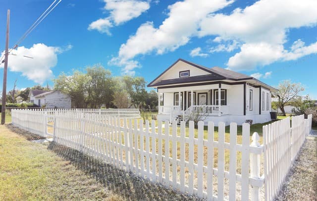 804 Cantrell — photo 2