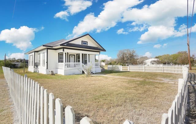 804 Cantrell — photo 3