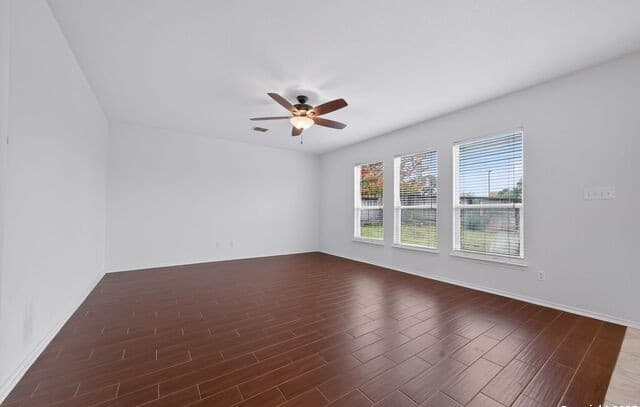 23211 Kaitlyn Cyn — photo 3