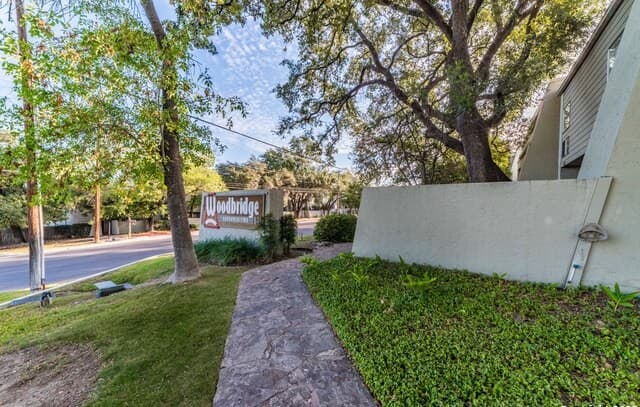 2-bedroom rental at 3102 Eisenhauer Rd Unit A1 in San Antonio, TX — photo 3