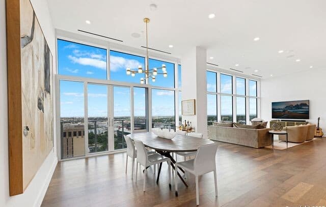 123 Lexington Unit 1806